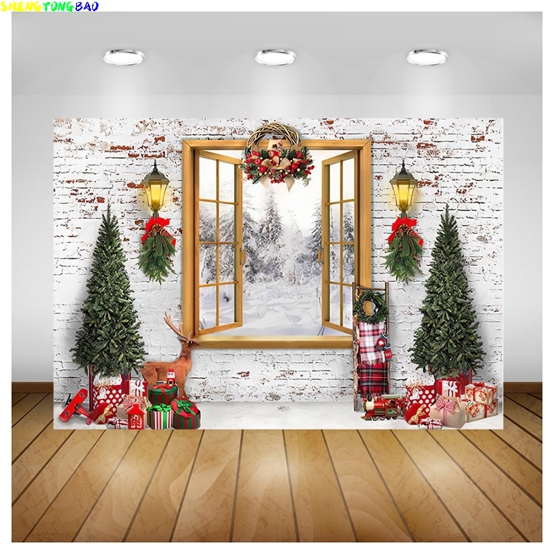Photography Backdrop Muslin - ไวนิลที่กําหนดเองต้นคริสต์มาสหน้าต่างพวงหรีดการถ่ายภาพฉากหลังไม้ประตู Snowman Cinema Pine ใหม่ปีพื้นหลัง Prop